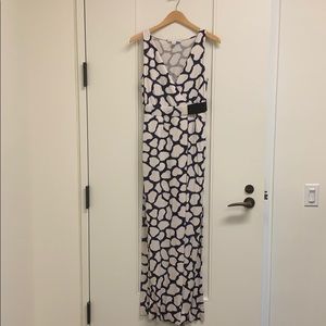 Gorgeous designer DVF maxi in white and navy